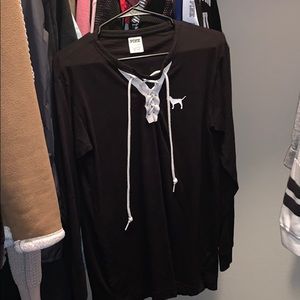 Light long sleeve with lace in front